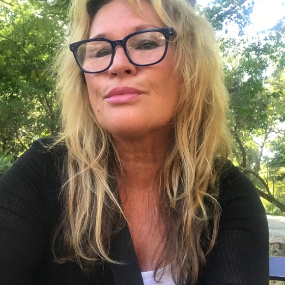 Meet your Posher, Jade - Picture 3 of 3